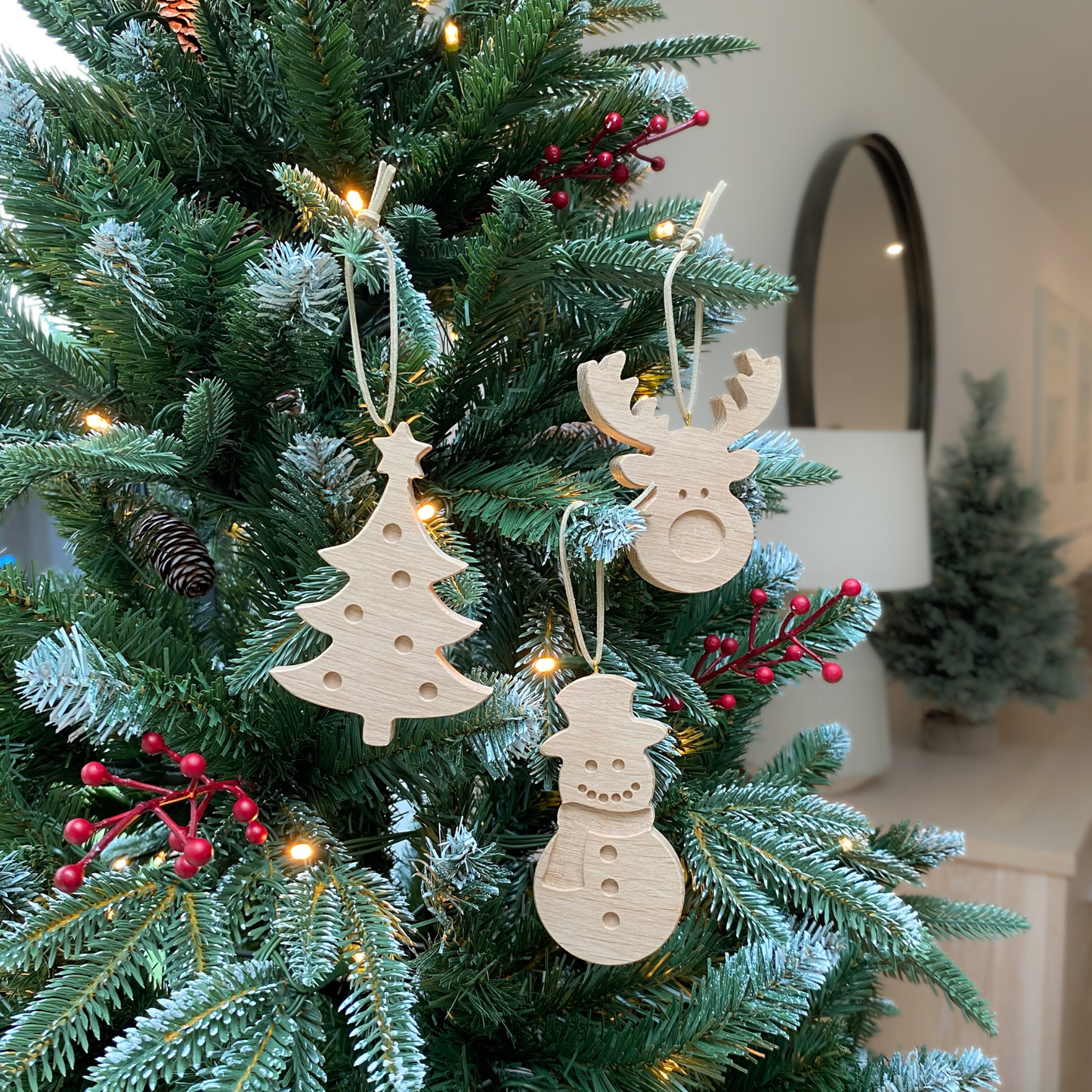Oak Christmas Tree Ornament Set